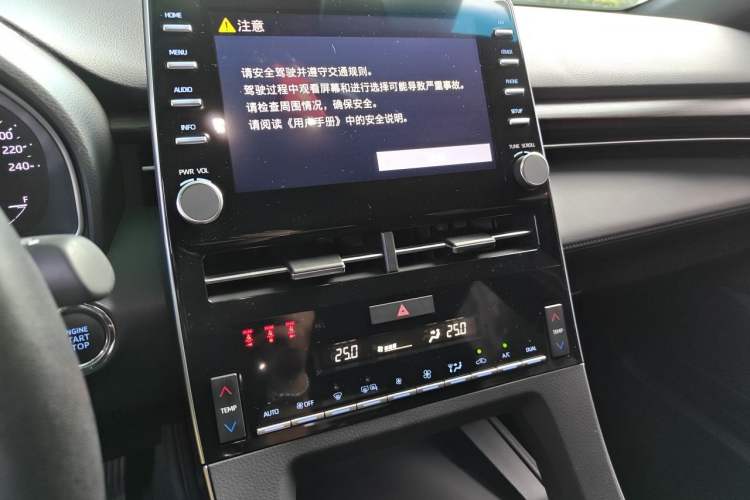 Used Toyota Avalon 2019 2.0L Ambition Edition China VI Audio And AC Panel