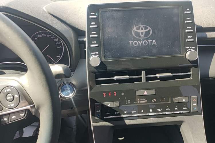 Used Toyota Avalon 2019 Dual-Engine 2.5L XLE Prestige Version China VI Standard Audio And AC Panel
