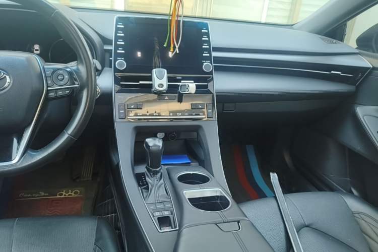 Used Toyota Avalon 2019 Dual-Engine 2.5L XLE Prestige Version China VI Standard Audio And AC Panel