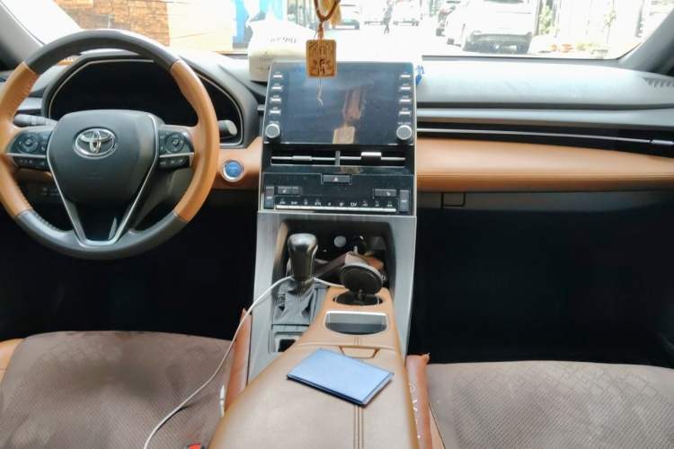 Used Toyota Avalon 2019 Dual-Engine 2.5L XLE Prestige Version China VI Standard Audio And AC Panel