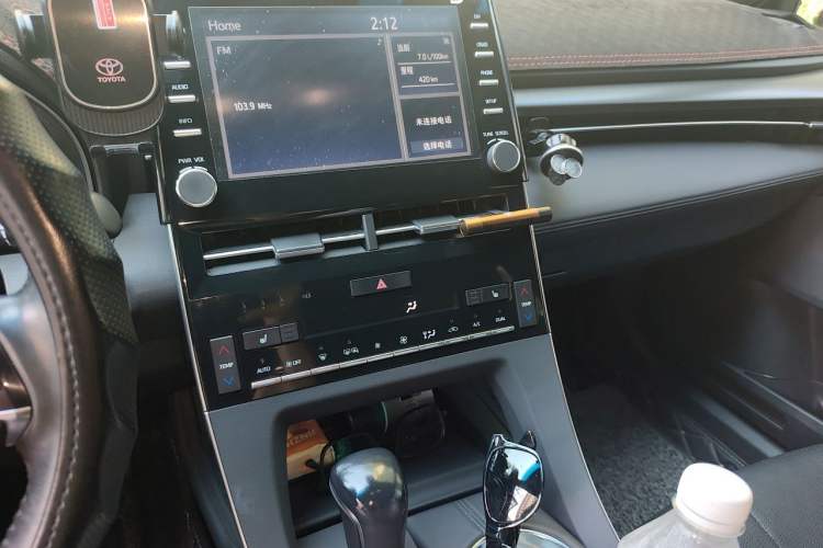 Used Toyota Avalon 2019 Dual-Engine 2.5L XLE Prestige Version China VI Standard Audio And AC Panel