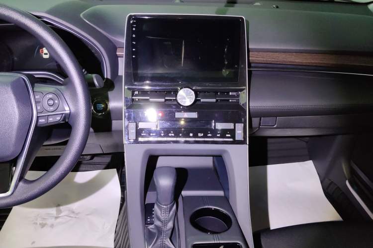 Used Toyota Avalon 2019 2.0L Ambition Edition China VI Audio And AC Panel