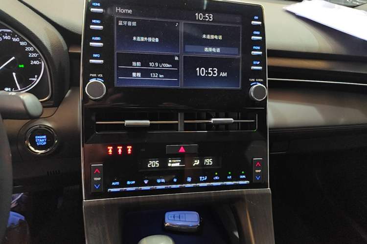 Used Toyota Avalon 2019 2.0L XLE Premium Edition China VI Audio And AC Panel