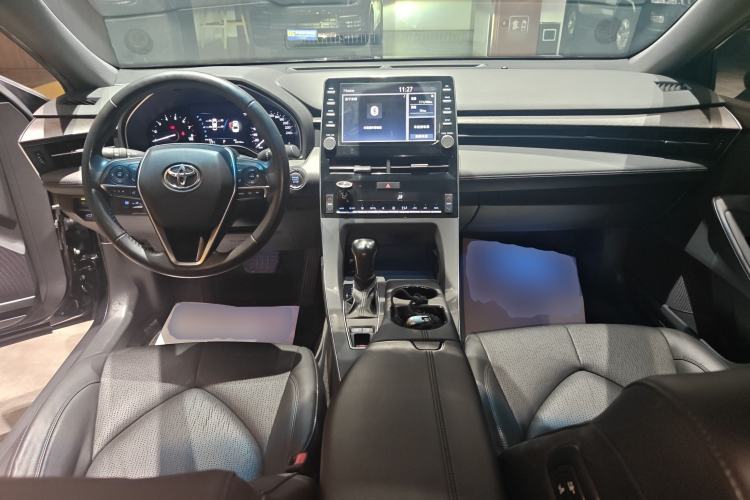 Used Toyota Avalon 2019 2.0L Luxury Edition China VI Standard Center Console