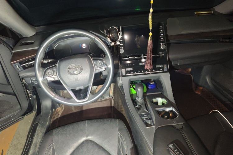 Used Toyota Avalon 2019 2.5L Touring Premium Version China VI Standard Center Console