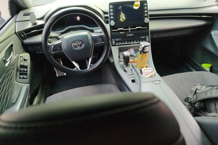Used Toyota Avalon 2019 Dual-Engine 2.5L XLE Prestige Version China VI Standard Center Console