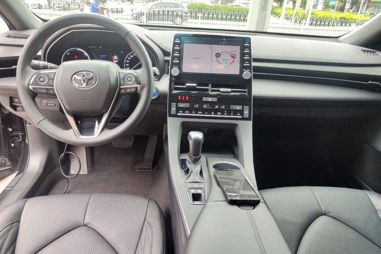 Used Toyota Avalon 2019 Dual-Engine 2.5L XLE Prestige Version China VI Standard Center Console