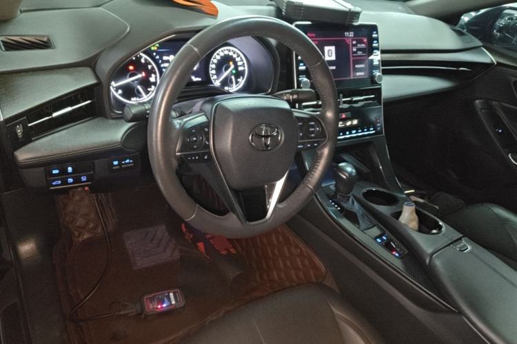 Used Toyota Avalon 2019 2.0L XLE Premium Edition China VI Center Console