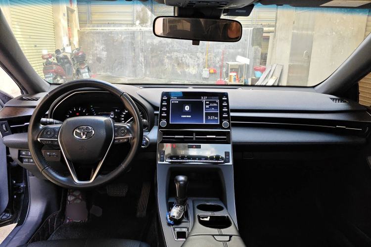 Used Toyota Avalon 2019 2.0L Luxury Edition China VI Standard Center Console