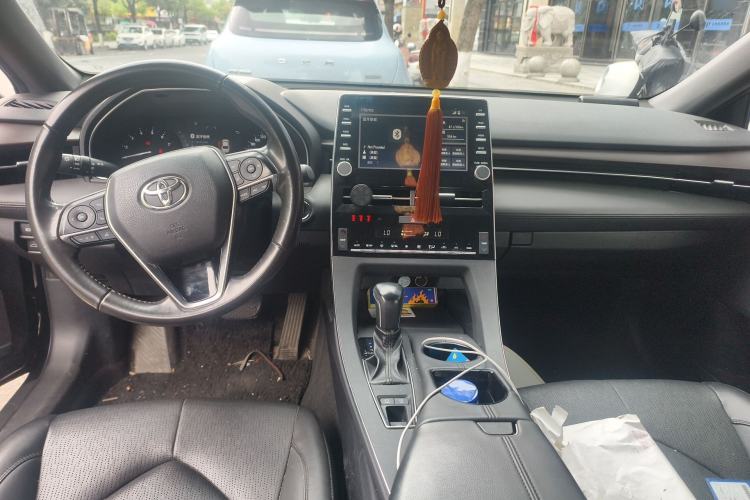Used Toyota Avalon 2019 2.0L Luxury Edition China VI Standard Center Console