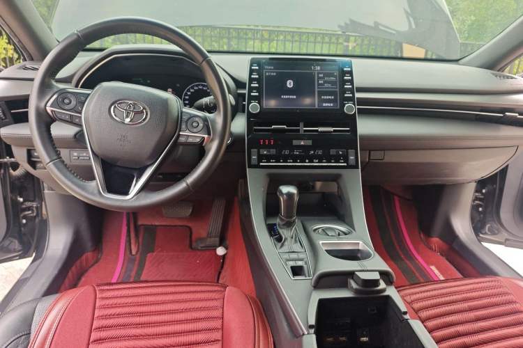 Used Toyota Avalon 2019 Dual-Engine 2.5L XLE Prestige Version China VI Standard Center Console