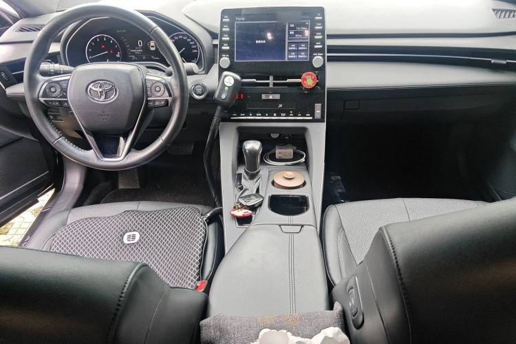 Used Toyota Avalon 2019 2.0L XLE Premium Edition China VI Center Console