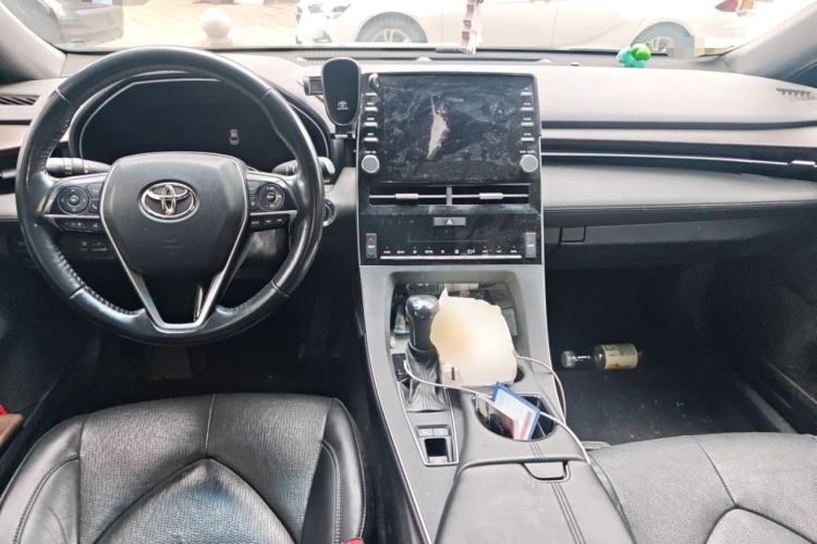 Used Toyota Avalon 2019 2.0L Luxury Edition China VI Standard Center Console