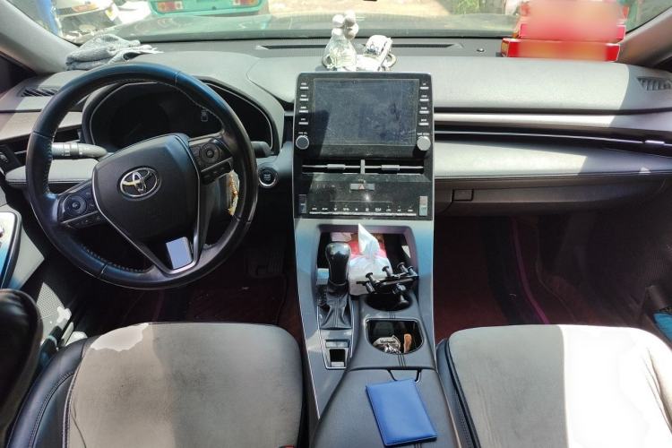Used Toyota Avalon 2019 2.0L Luxury Edition China VI Standard Center Console
