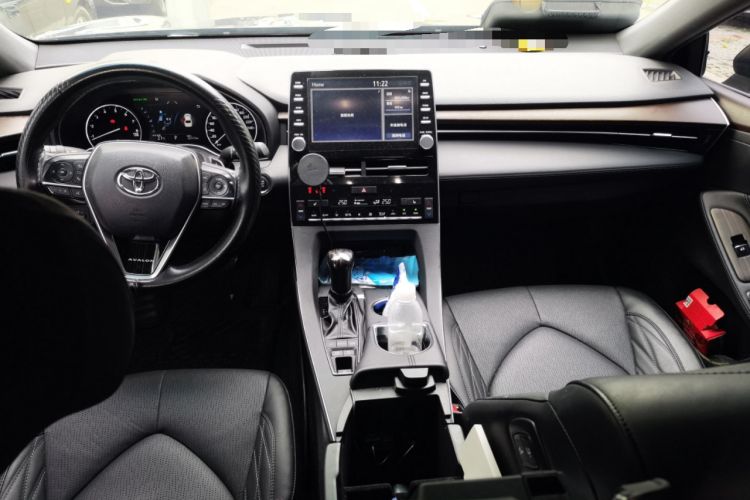 Used Toyota Avalon 2019 2.5L Touring Premium Version China VI Standard Center Console