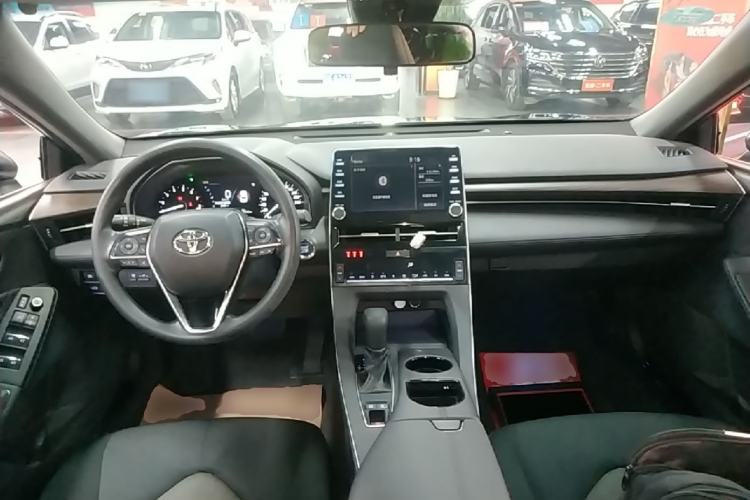 Used Toyota Avalon 2019 2.0L Ambition Edition China VI Center Console