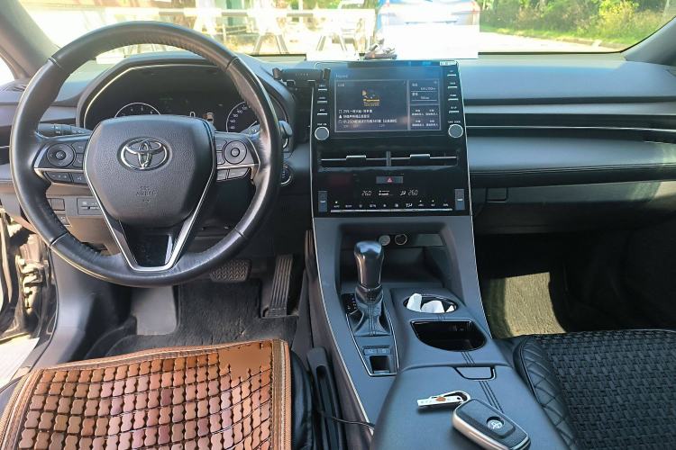 Used Toyota Avalon 2019 2.0L XLE Premium Edition China VI Center Console