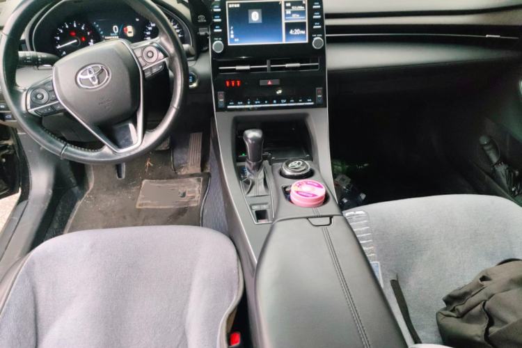 Used Toyota Avalon 2019 2.0L Luxury Edition China VI Standard Center Console