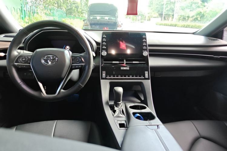 Used Toyota Avalon 2019 2.0L Ambition Edition China VI Center Console