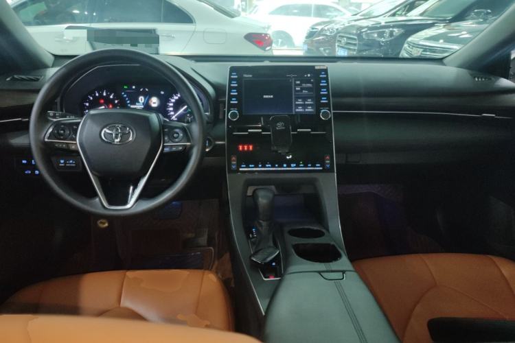 Used Toyota Avalon 2019 2.5L Ambition Version China VI Standard Center Console