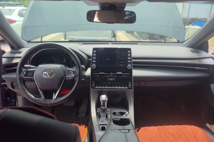 Used Toyota Avalon 2019 2.0L Luxury Edition China VI Standard Center Console