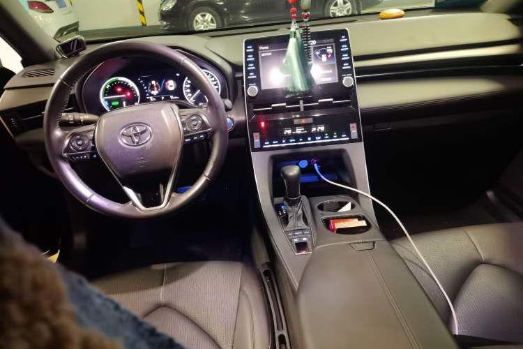 Used Toyota Avalon 2019 Dual-Engine 2.5L Luxury Edition China VI Standard Center Console