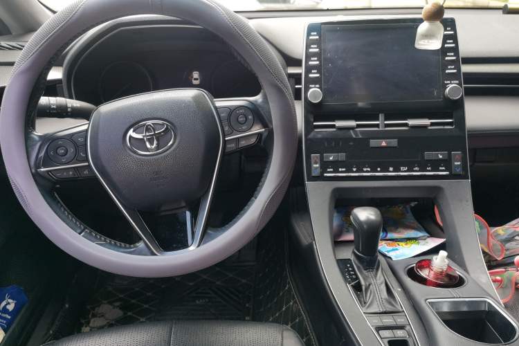 Used Toyota Avalon 2019 Dual-Engine 2.5L XLE Prestige Version China VI Standard Center Console