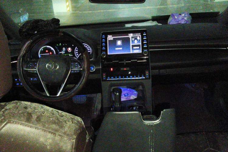 Used Toyota Avalon 2019 Dual-Engine 2.5L Luxury Edition China VI Standard Center Console