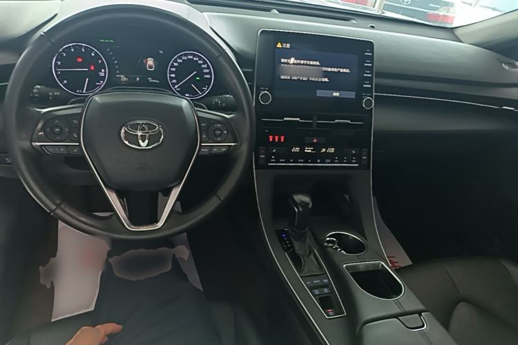 Used Toyota Avalon 2019 2.5L Touring Premium Version China VI Standard Center Console