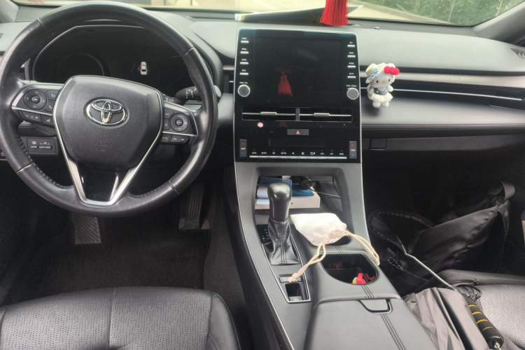 Used Toyota Avalon 2019 2.0L XLE Premium Edition China VI Center Console