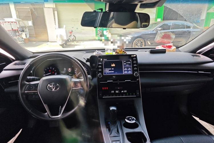 Used Toyota Avalon 2019 2.0L Luxury Edition China VI Standard Center Console