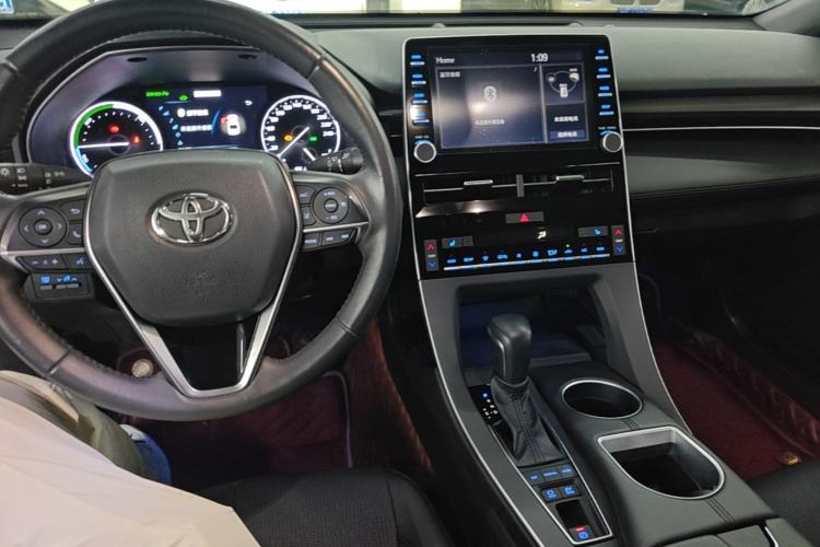 Used Toyota Avalon 2019 Dual-Engine 2.5L XLE Prestige Version China VI Standard Center Console