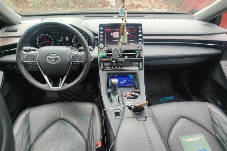 Used Toyota Avalon 2019 2.5L Touring Premium Version China VI Standard Center Console