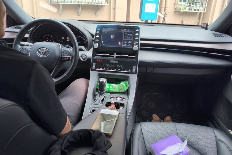 Used Toyota Avalon 2019 2.0L Luxury Edition China VI Standard Center Console