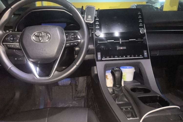 Used Toyota Avalon 2019 2.0L XLE Premium Edition China VI Center Console