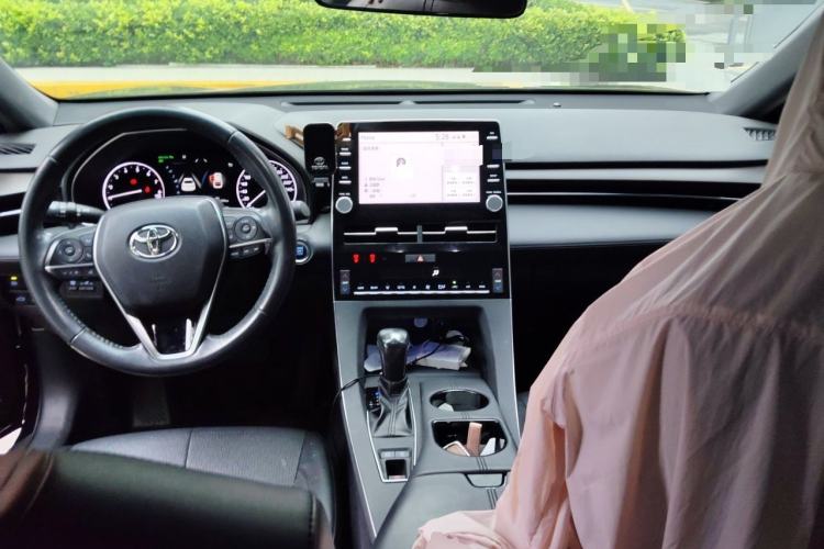 Used Toyota Avalon 2019 2.0L XLE Premium Edition China VI Center Console