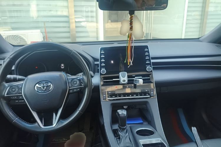 Used Toyota Avalon 2019 Dual-Engine 2.5L XLE Prestige Version China VI Standard Center Console
