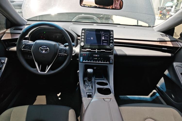 Used Toyota Avalon 2019 2.0L Ambition Edition China VI Center Console