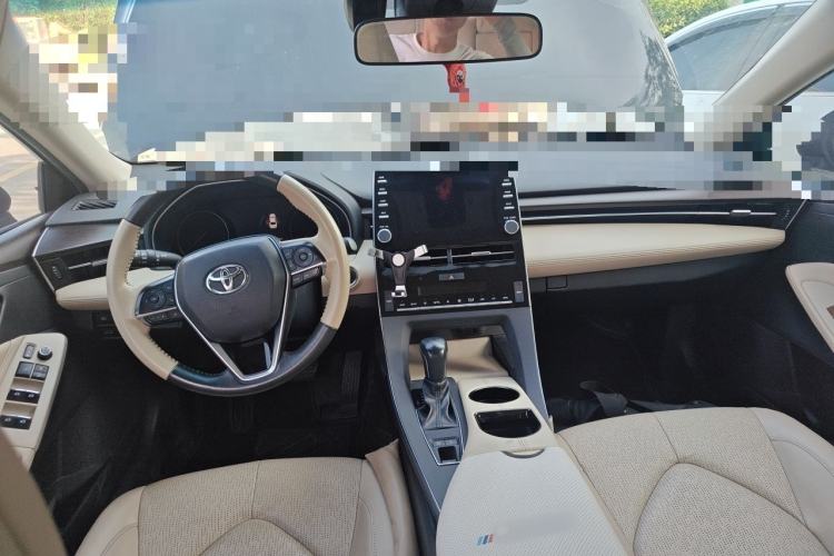 Used Toyota Avalon 2019 2.0L XLE Premium Edition China VI Center Console