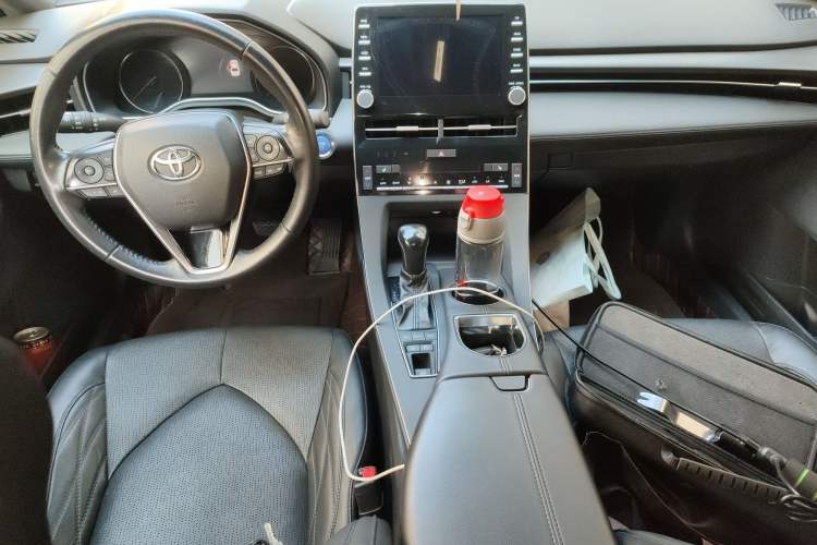Used Toyota Avalon 2019 Dual-Engine 2.5L XLE Prestige Version China VI Standard Center Console