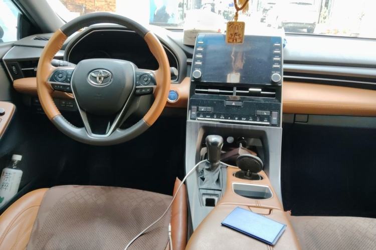 Used Toyota Avalon 2019 Dual-Engine 2.5L XLE Prestige Version China VI Standard Center Console