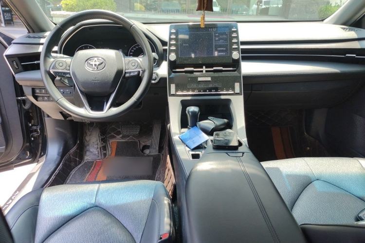 Used Toyota Avalon 2019 2.0L XLE Premium Edition China VI Center Console
