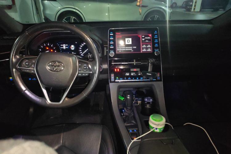 Used Toyota Avalon 2019 2.0L Luxury Edition China VI Standard Center Console