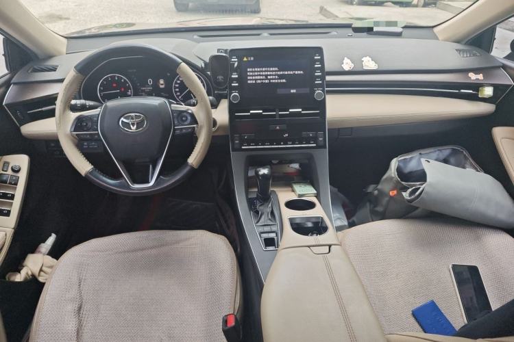 Used Toyota Avalon 2019 2.5L Touring Premium Version China VI Standard Center Console