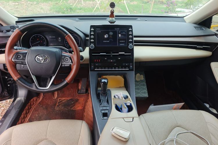 Used Toyota Avalon 2019 2.5L Touring Premium Version China VI Standard Center Console
