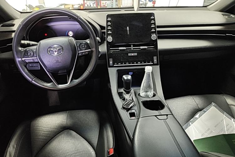 Used Toyota Avalon 2019 2.0L XLE Premium Edition China VI Center Console