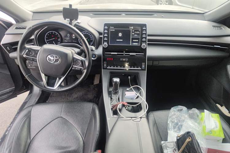 Used Toyota Avalon 2019 2.0L XLE Premium Edition China VI Center Console