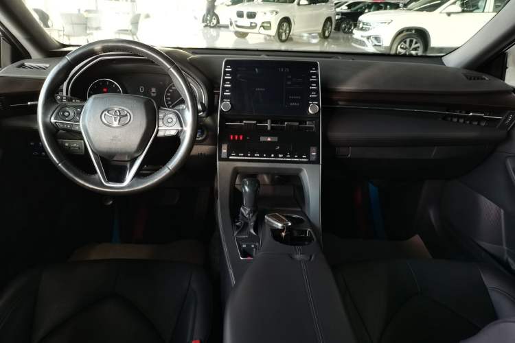 Used Toyota Avalon 2019 2.0L XLE Premium Edition China VI Center Console