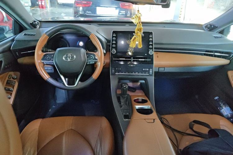 Used Toyota Avalon 2019 Dual-Engine 2.5L Limited Flagship Edition China VI Standard Center Console