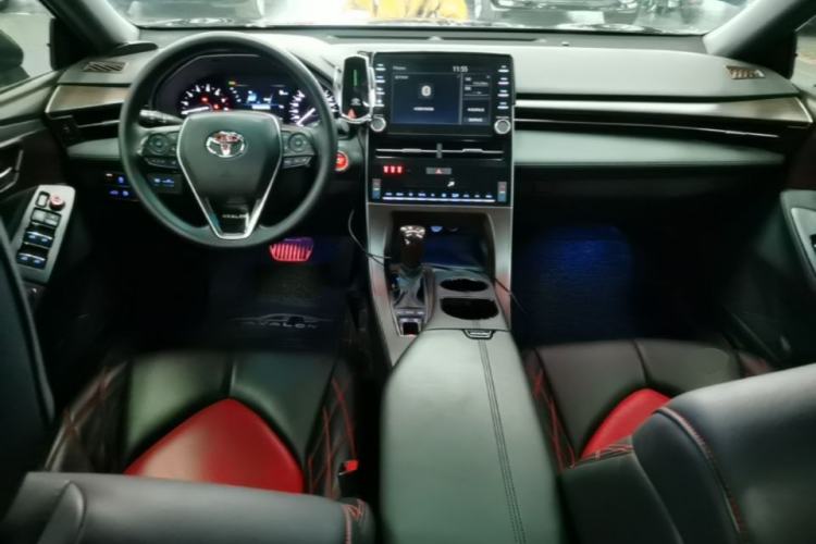 Used Toyota Avalon 2019 2.5L Ambition Version China VI Standard Center Console